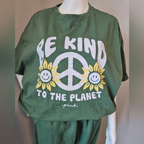 Victoria's Secret PINK joggers ans tshirt - Picture 2 of 3